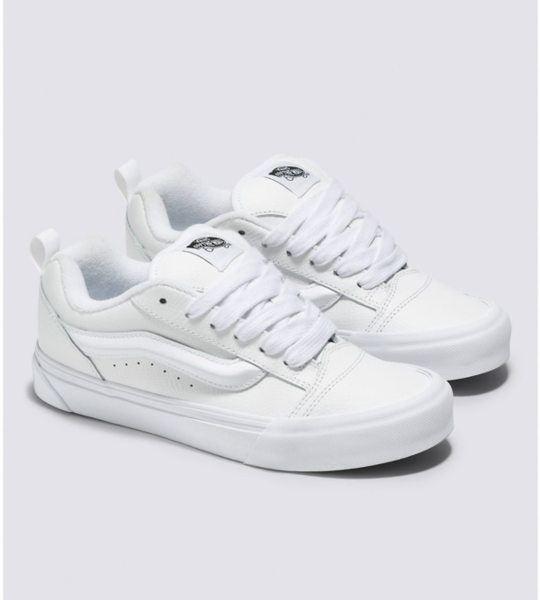 Tenis Blancos Clásicos con Cordones Vans