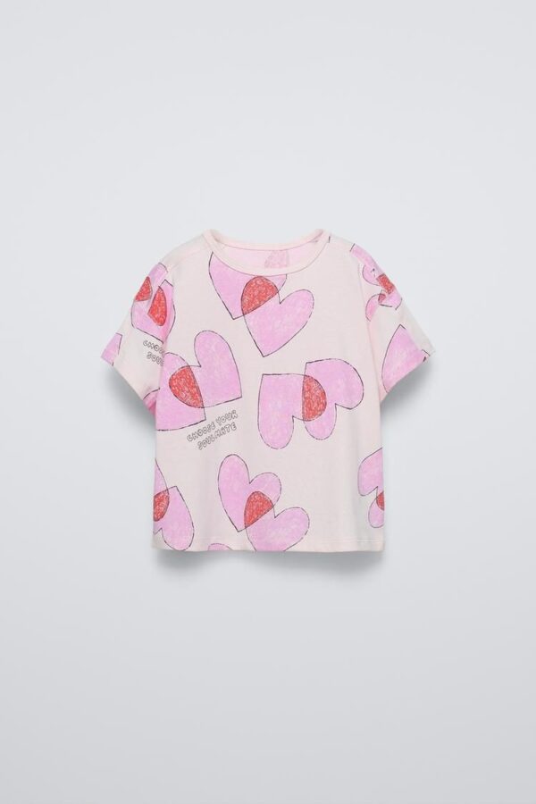 Camiseta Infantil con Estampado de Corazones zara